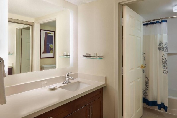 Residence Inn by Marriott Toronto Airport image 8